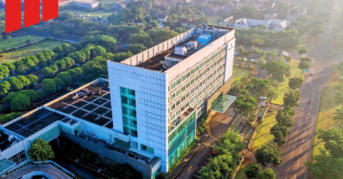 cost consultants reviewing a construction feasibility study